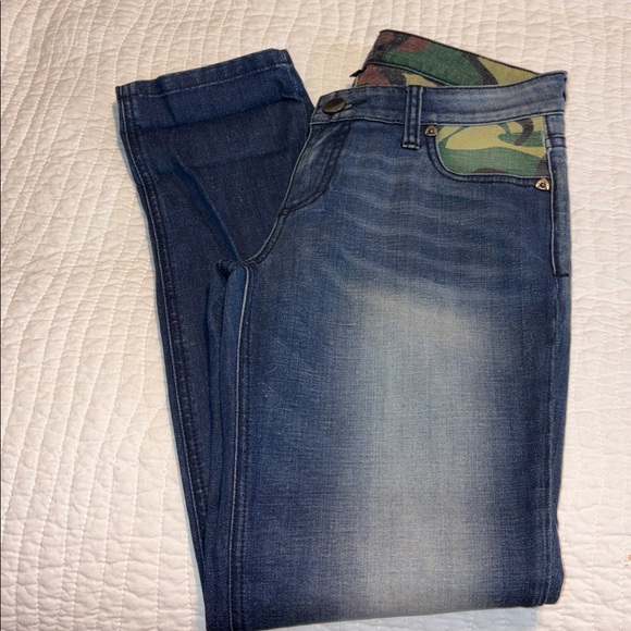 Kut from the Kloth Blue Jeans with Camouflage Details - Picture 7 of 7